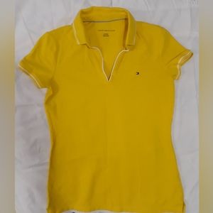 Tommy Hilfiger T-shirt. Color: Yellow Size: XS